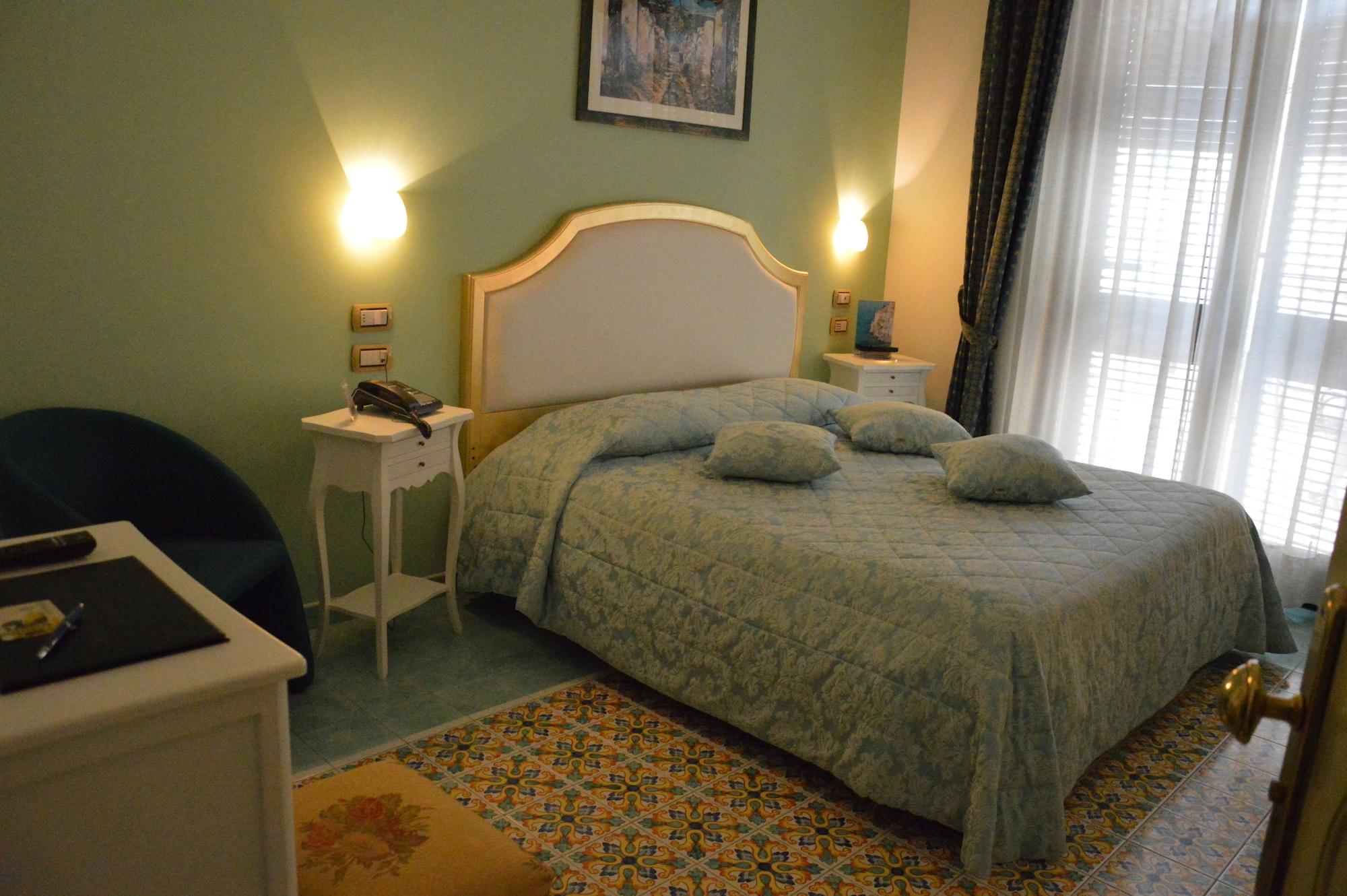 Hotel Santa Lucia Minori Esterno foto