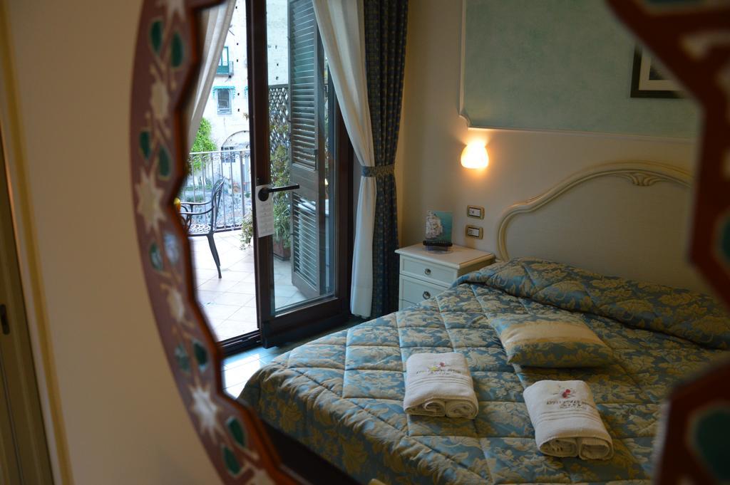 Hotel Santa Lucia Minori Esterno foto