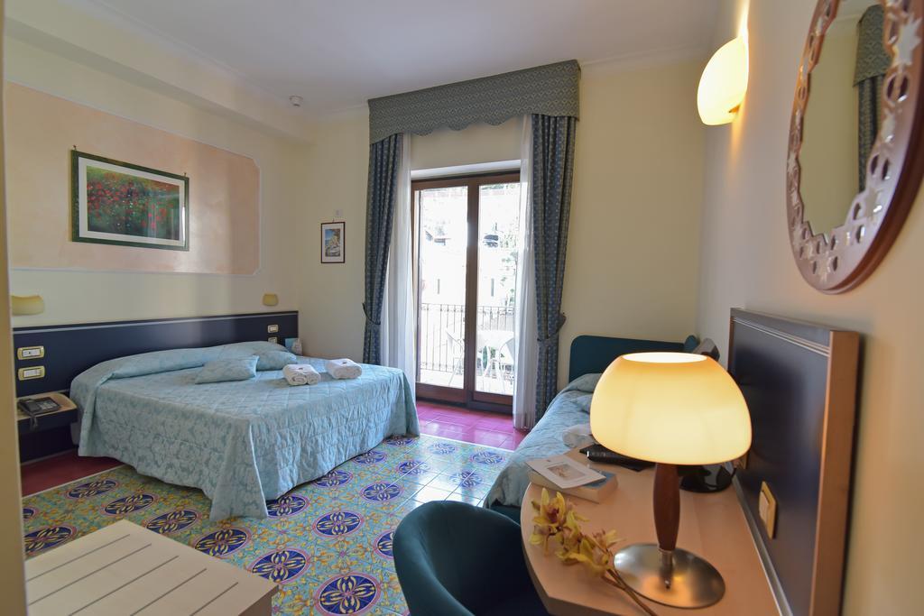 Hotel Santa Lucia Minori Esterno foto